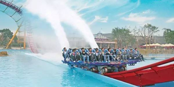 这一家酒店有门童，叫“白手套”。