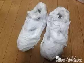 白鞋边发黄怎么处理,白鞋边氧化发黄最有效的去除方法