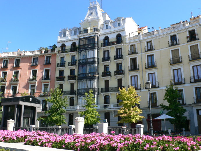 马德里不可思议镜面,马德里不可思议卡点