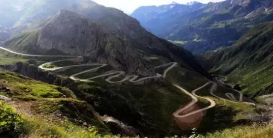 讯飞一夜间火了，竟和AI大战有关？