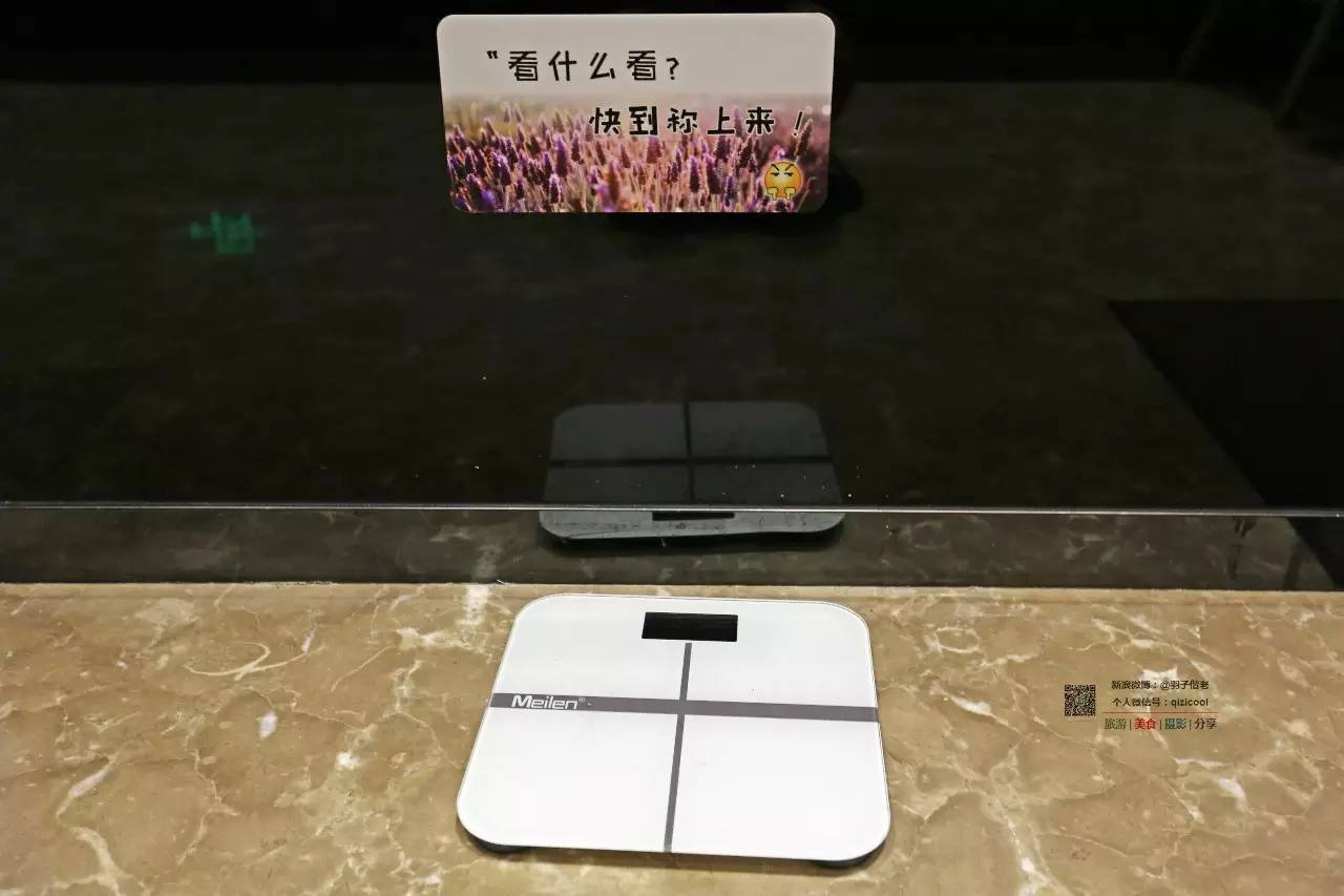 这一家酒店有门童，叫“白手套”。