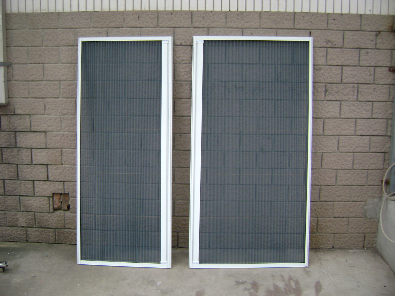 金刚网防盗窗用哪种样式,纱窗金刚网和不锈钢网有何区别