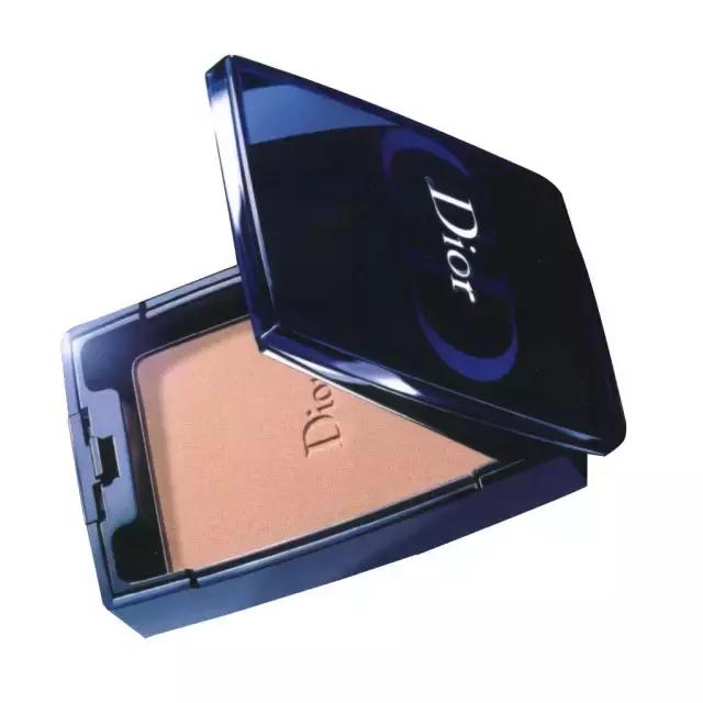 女神包包里的必备好物 (女神专属包包里面有哪些)