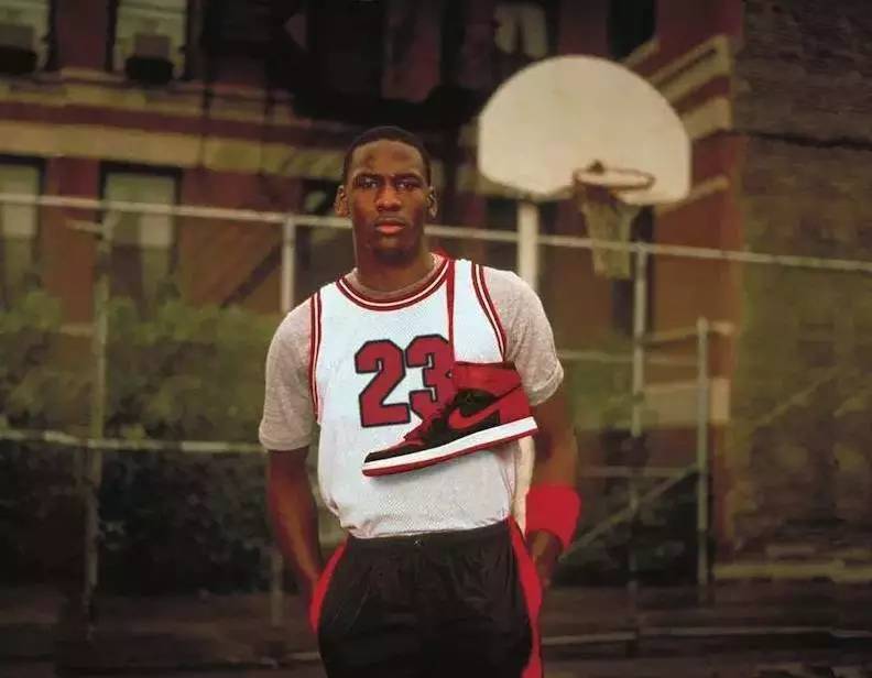 一支YSL就打发了女票，那一双NIKEMag呢？