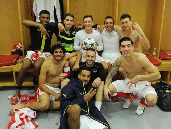 厄齐尔戏耍整条后防线,厄齐尔凌空抽射