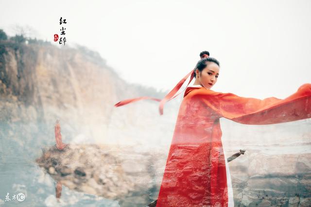 她穿越到一本书里成了丞相嫡女,她穿越到古代变成丞相家嫡女