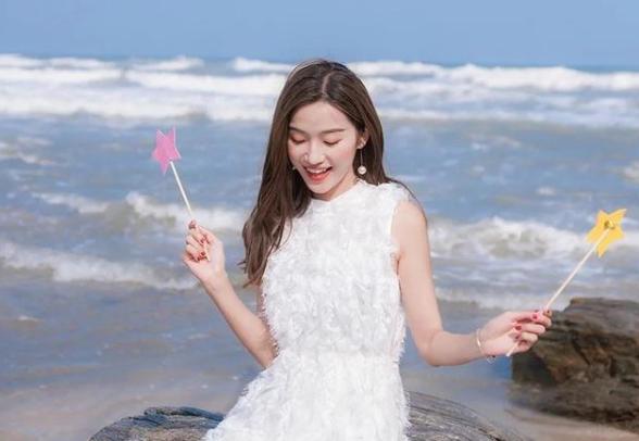 小说：他为了救她，意外闯入浴室将她看光，还与她亲密接触了