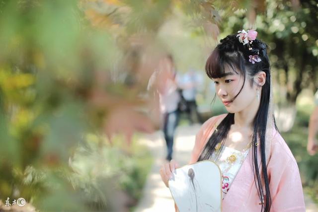 小说：男人见她醒过来，故作凶狠到她面前，跟她说现在她是何身份