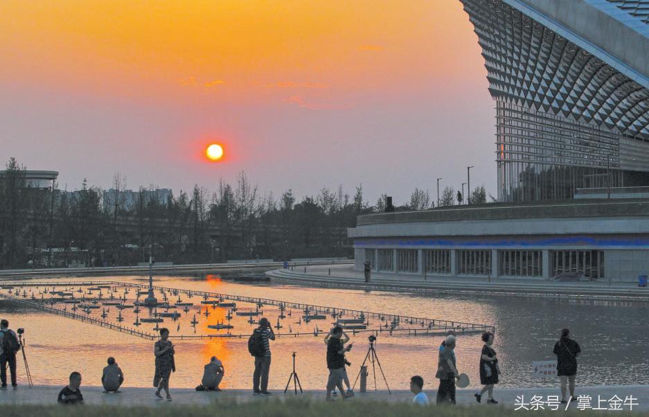 凤凰山凤凰展翅,成都凤凰山音乐公园效果图