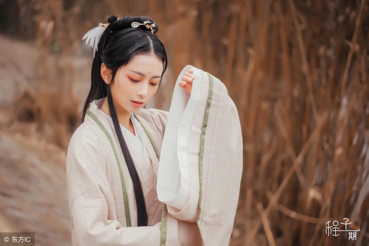 小说：定远侯寿宴上，小小一盆寿桃被众贵人争抢，就是出自她手