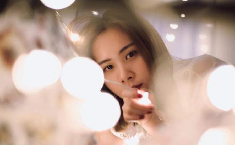 小说：盛少美滋滋地等着小丫头，主动道歉，谁知后面竟然等来拳头