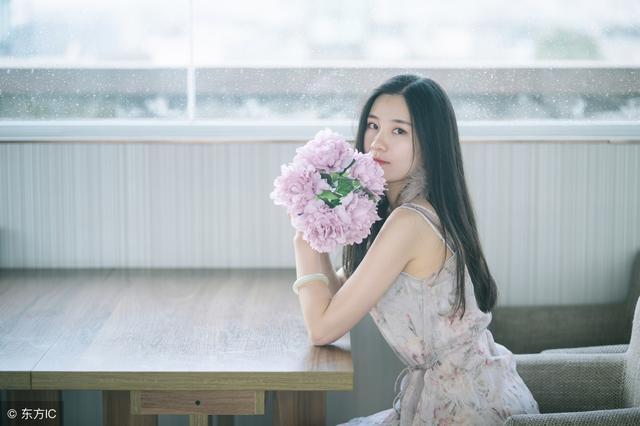 小说：秋收之余，小柒用超市里的鱼线开始钓黄鳝和龙虾