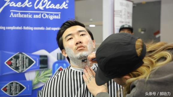 中国学生经历了外国穿搭改造之后，变化不可思议！【给力改造】