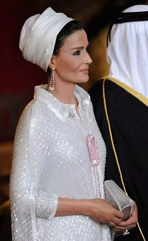 卡塔尔王太后气场,卡塔尔王太后英国女王