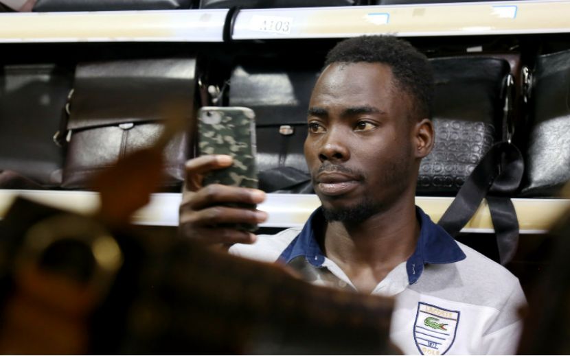 湘妹子的非洲十年：租6个携带枪支的警察做保镖，而今依然在非洲