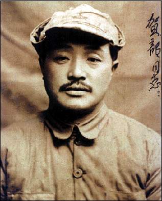 位列十大元帅之首，*德朱**的军衔命令状却不是001号，那001是谁？