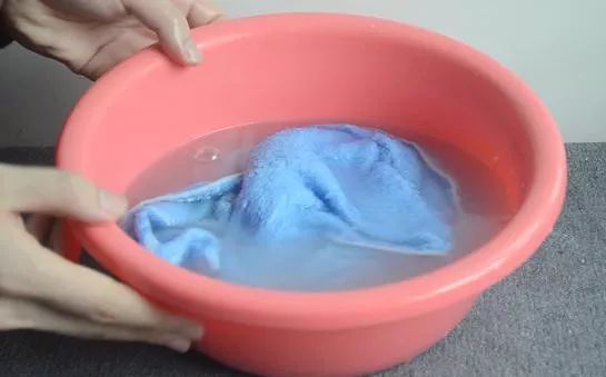 毛巾用久了又脏又臭加点它洗一洗,毛巾用久了又脏又难洗怎么洗