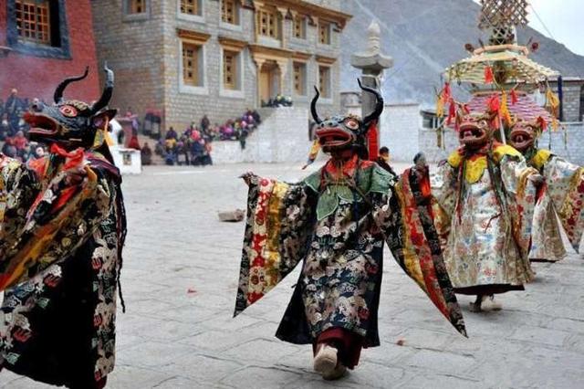 学大禹坡脚的姿态，喊“急急如律令”的咒语，浅析东汉巫觋的规范