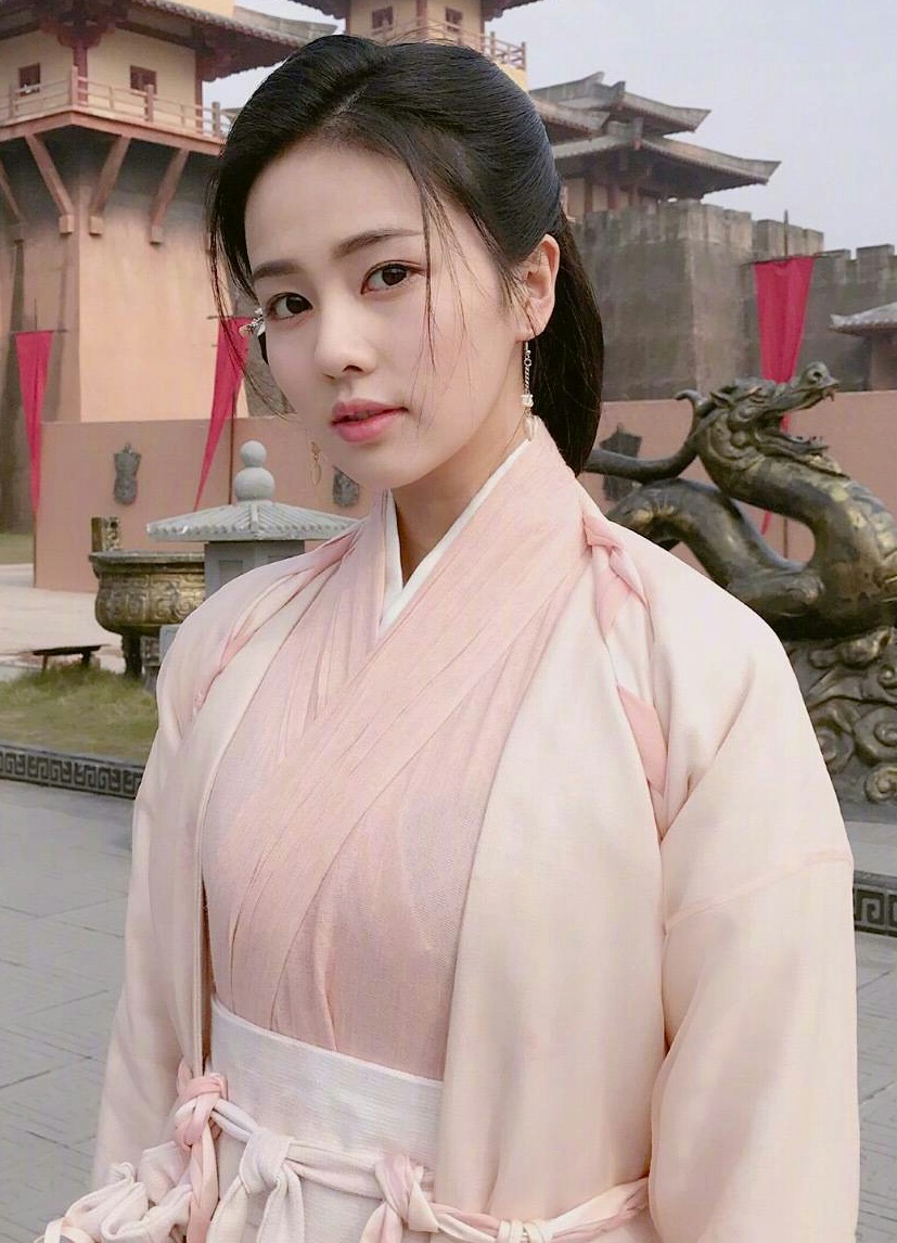 于正说捧红白鹿,于正靠什么捧红白鹿的