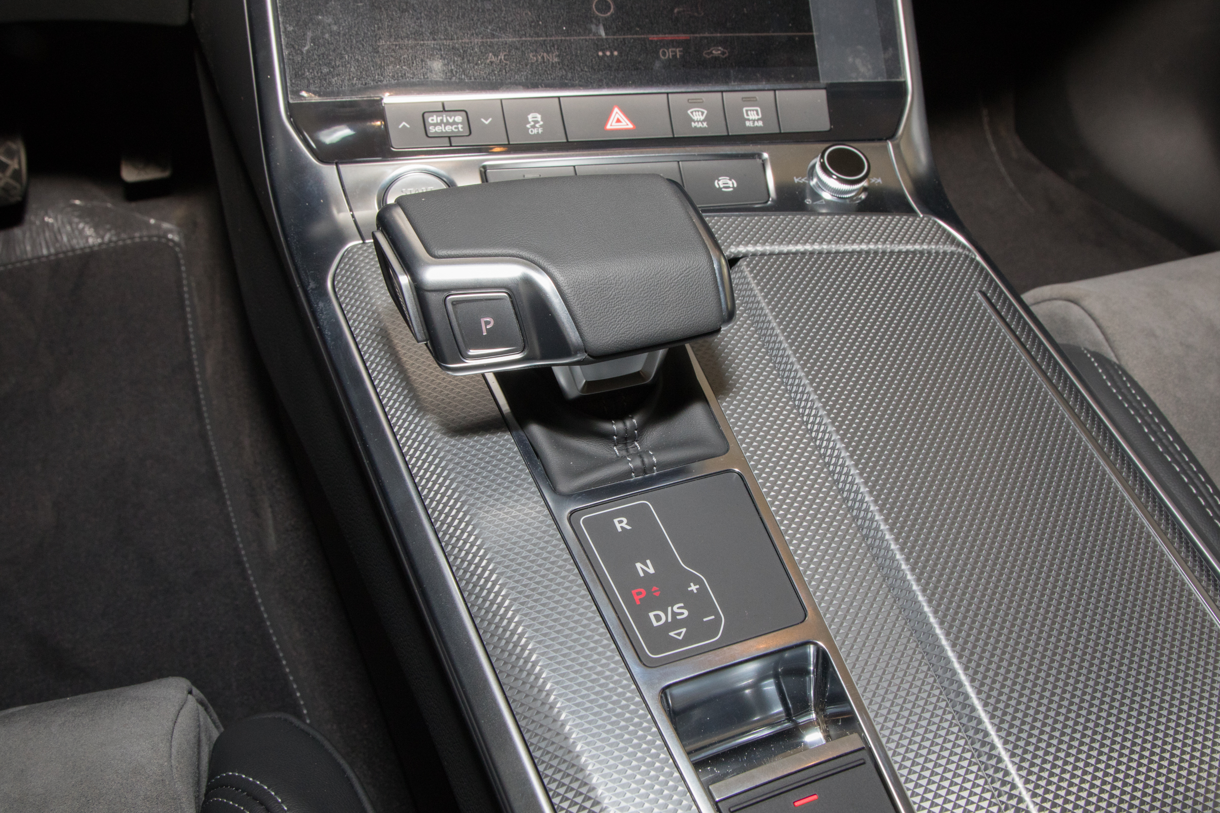 奥迪a6l起步挂挡时出现异响,怎么解决奥迪a6l换挡顿挫