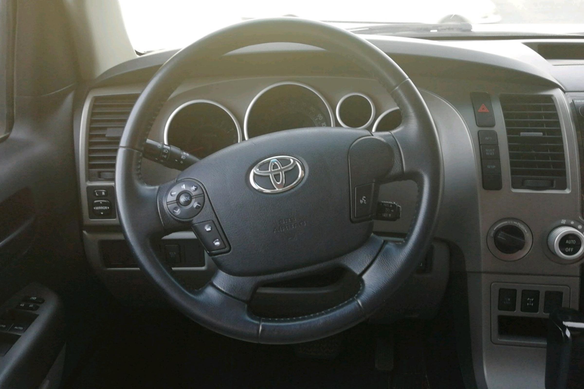 红杉丰田帅气,丰田红杉霸气蓝色图片