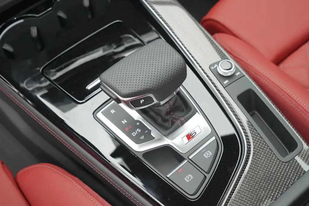 体验奥迪S4：配3.0T+354马力+8AT，造型运动！综合表现怎么样？