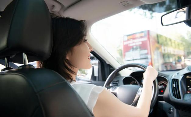 更换轮胎螺栓,老司机现场分享轮胎保养小妙招