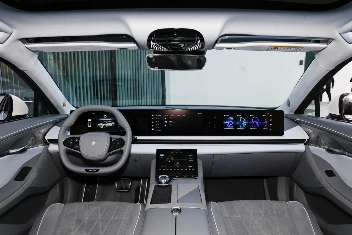 想买30万级豪华电动轿车，岚图追光和极氪001，到底该怎么选？