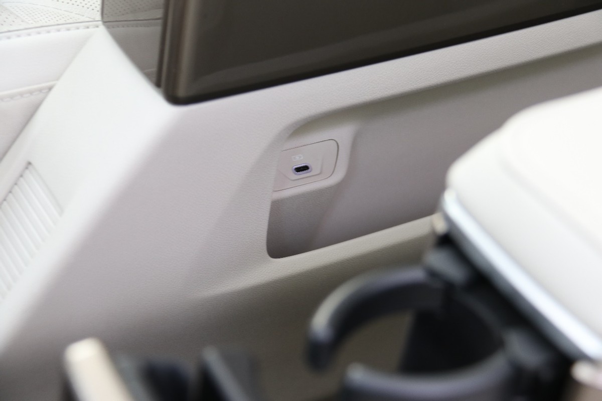 多面能手对比试驾上汽大众新威然,诚意之作试驾新款上汽大众威然