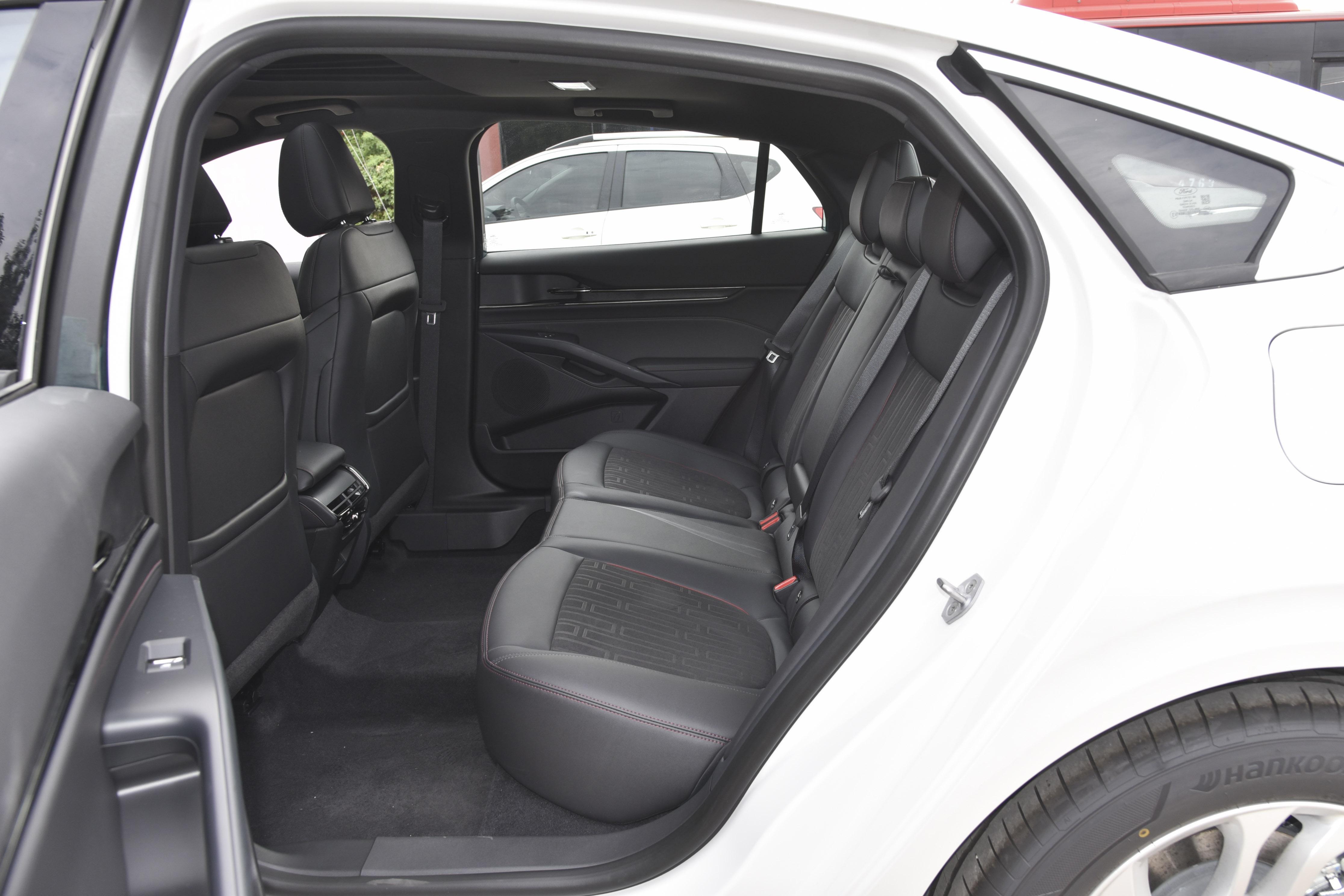 雅阁君威对比,天籁君威蒙迪欧索纳塔怎么选