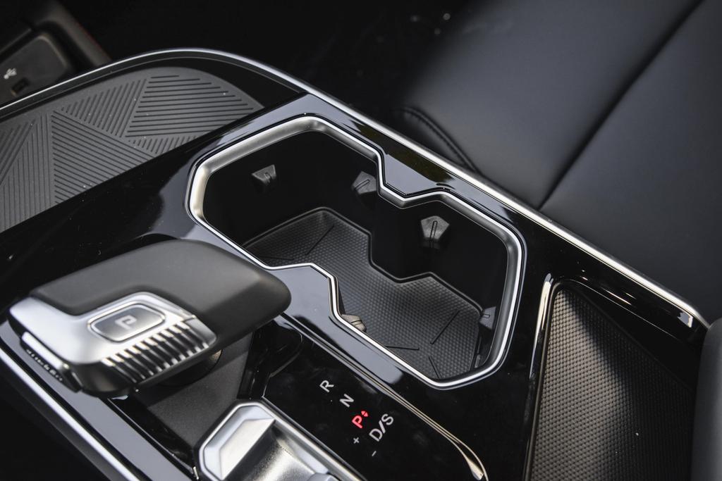 年轻人的潮玩轿跑,年轻人的潮玩