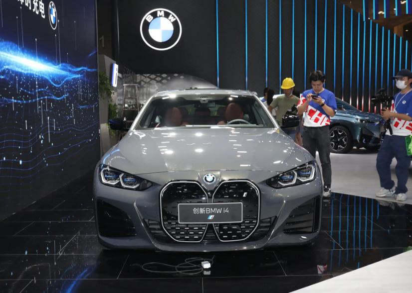 宝马i4edrive35百公里加速,续航600km宝马i4量产版今晚首发