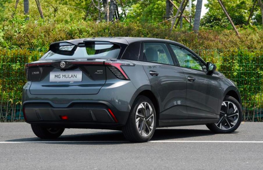 比亚迪海豚和aiony哪个好,比亚迪e2和比亚迪海豚怎么选