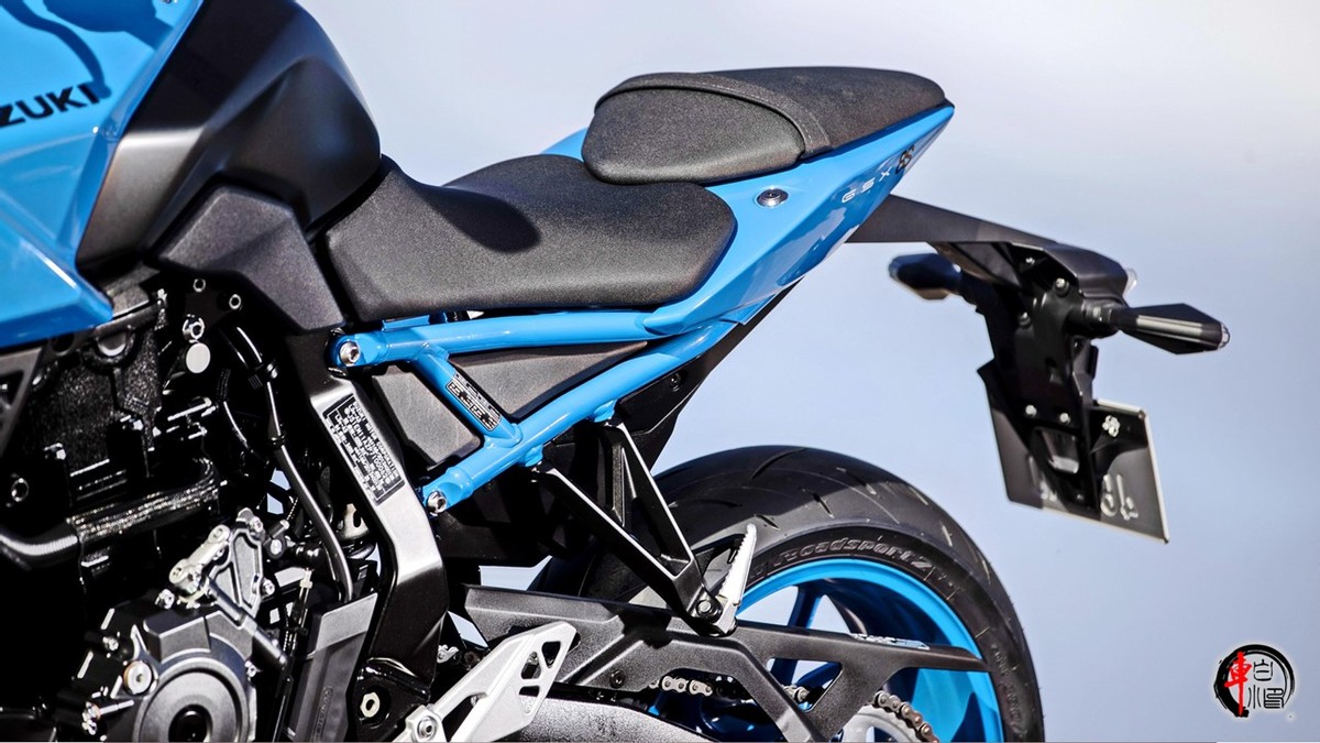 资讯摩托车,铃木推出两款新车gsx-8s和dl800