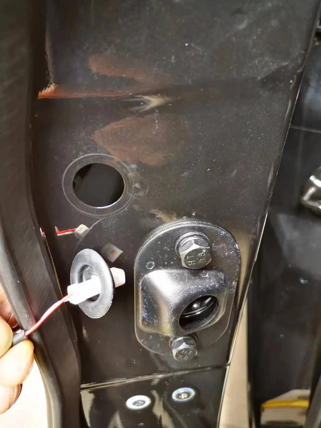 锐胜王牌m7电动中门安装教程,北汽王牌m7电动版