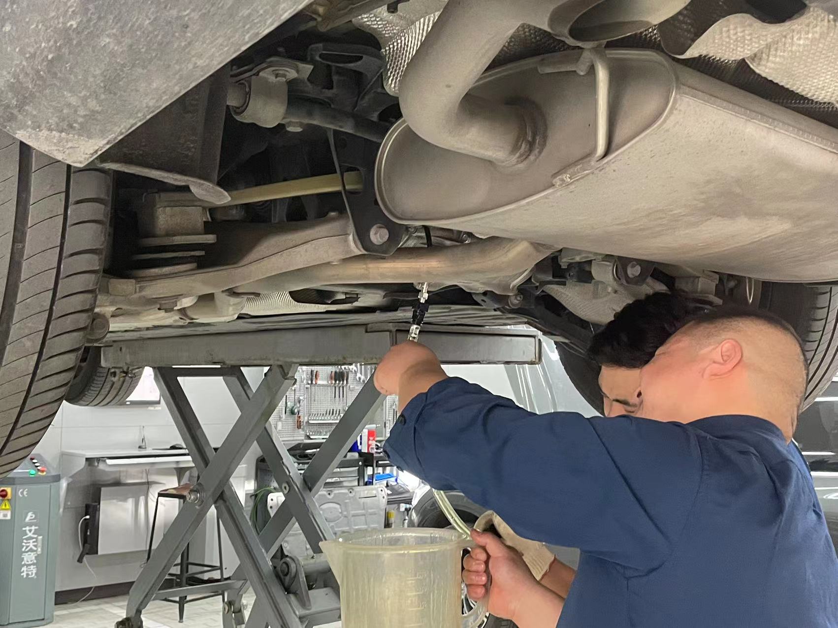 沃尔沃s90t8保养一次多少钱,沃尔沃xc90t8电池如何保养