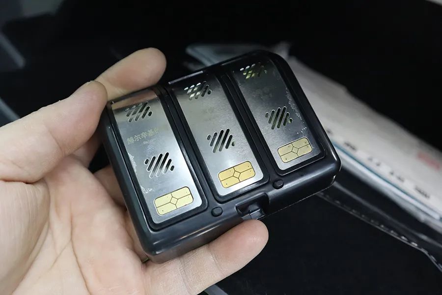 极氪009：前后三排都是主座，开到哪儿都是焦点！