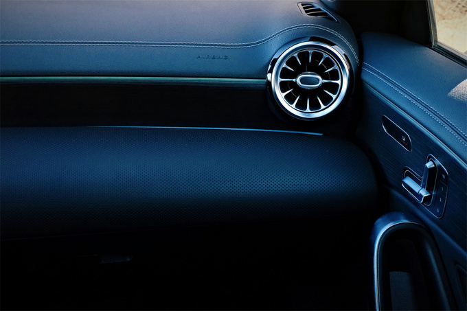 《豪华180》评测奔驰CLA猎跑车40万的小众车如何诠释豪华？