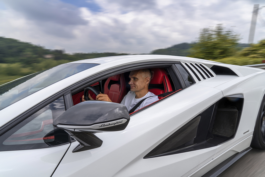 穿越时空的帅气：*博兰**基尼Countach