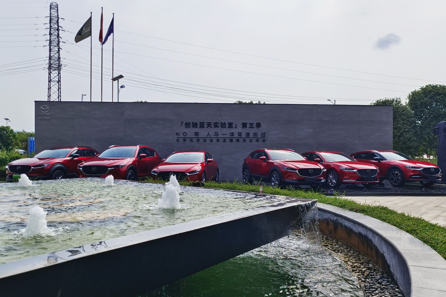 凌放2022与马自达cx-5哪个好,最值得购买的紧凑级suv马自达cx-5