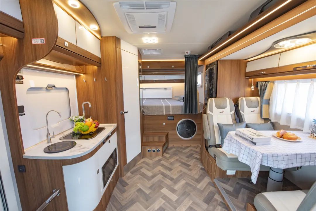 豪华版瑞弗v820双拓展房车,瑞弗v820房车巅峰版区别