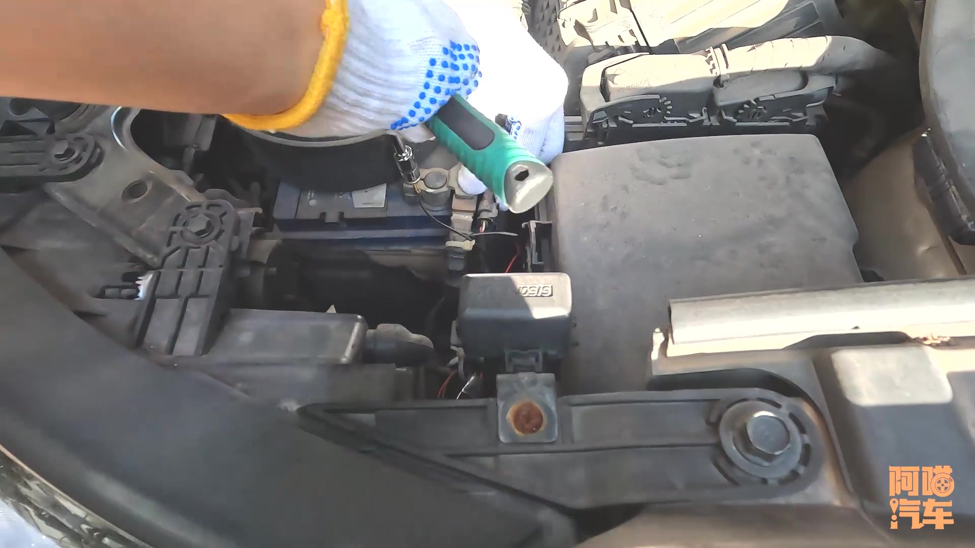 车窗玻璃升不上去怎么复位,车窗玻璃降不下怎么快速解决