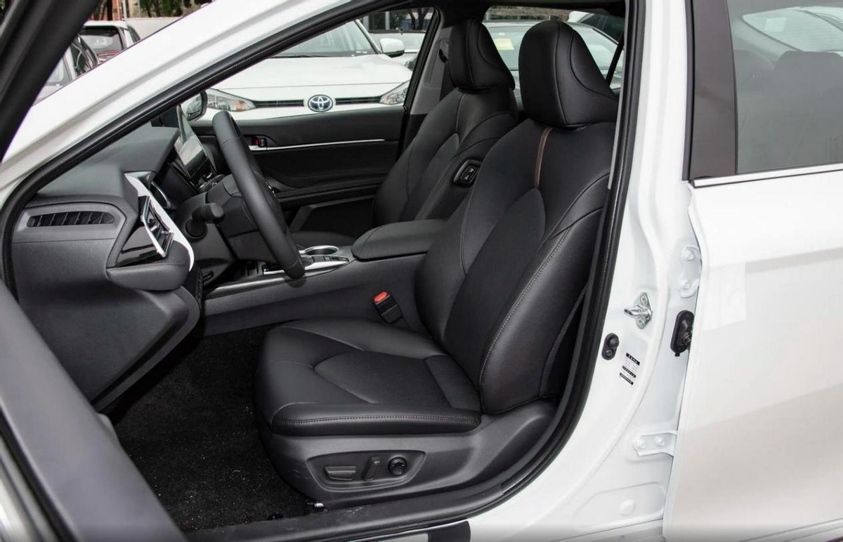 2.4雅阁和2.4凯美瑞驾驶感受,丰田凯美瑞2.5双擎旗舰版驾驶感受