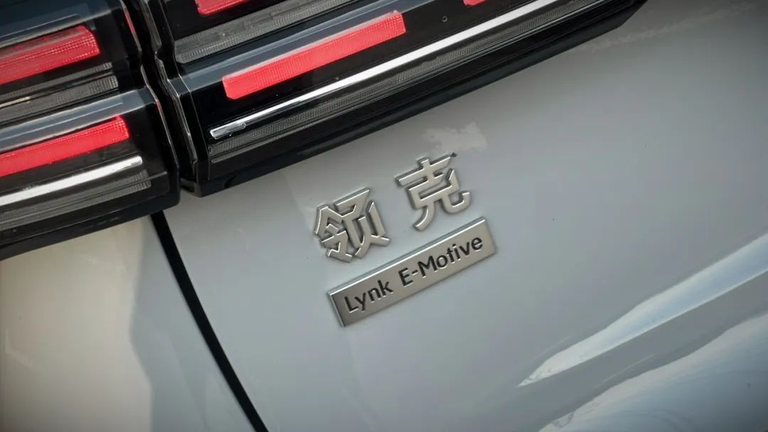 选领克01还是选xt4,选领克01还是领克05