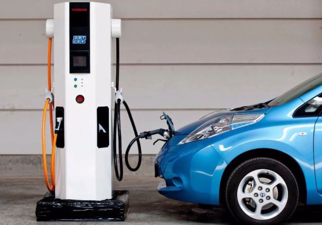 一年跑1万公里买混动还是纯电,一年跑三万公里买纯电还是插混