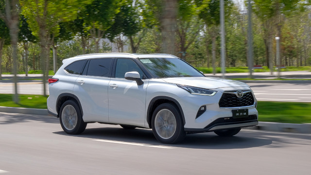 国内丰田汉兰达2024款试驾评测,全新丰田汉兰达简单静态体验对比