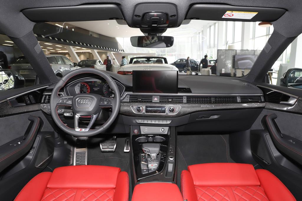 奥迪s5双开门吗,奥迪s5双开门水泥灰