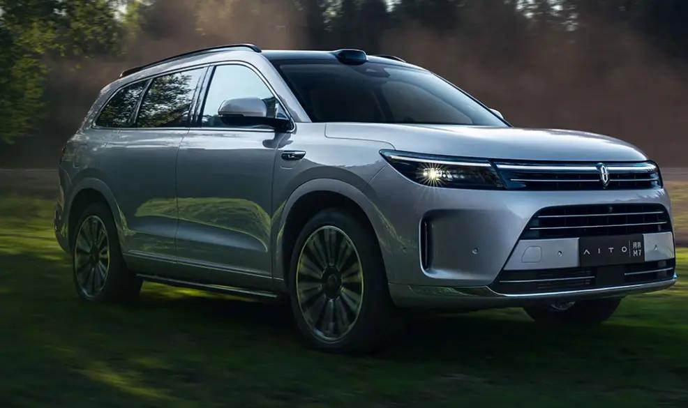 全新问界m7智驾版升级了哪些,问界新款m7和理想驾驶感受对比