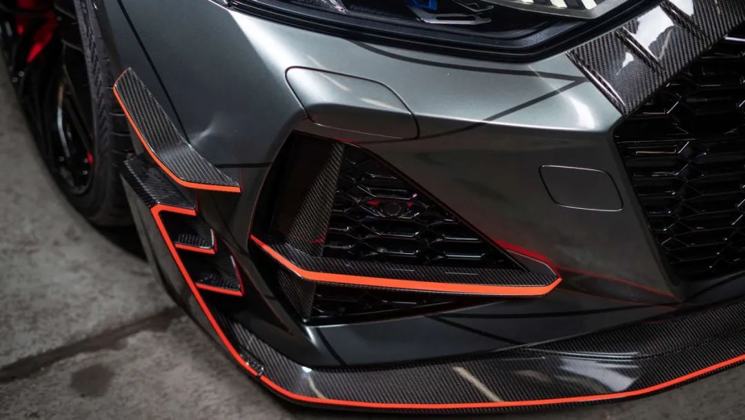 奥迪rs7-r黑武士全球限量版,奥迪rs7r拥有740匹马力的猛兽