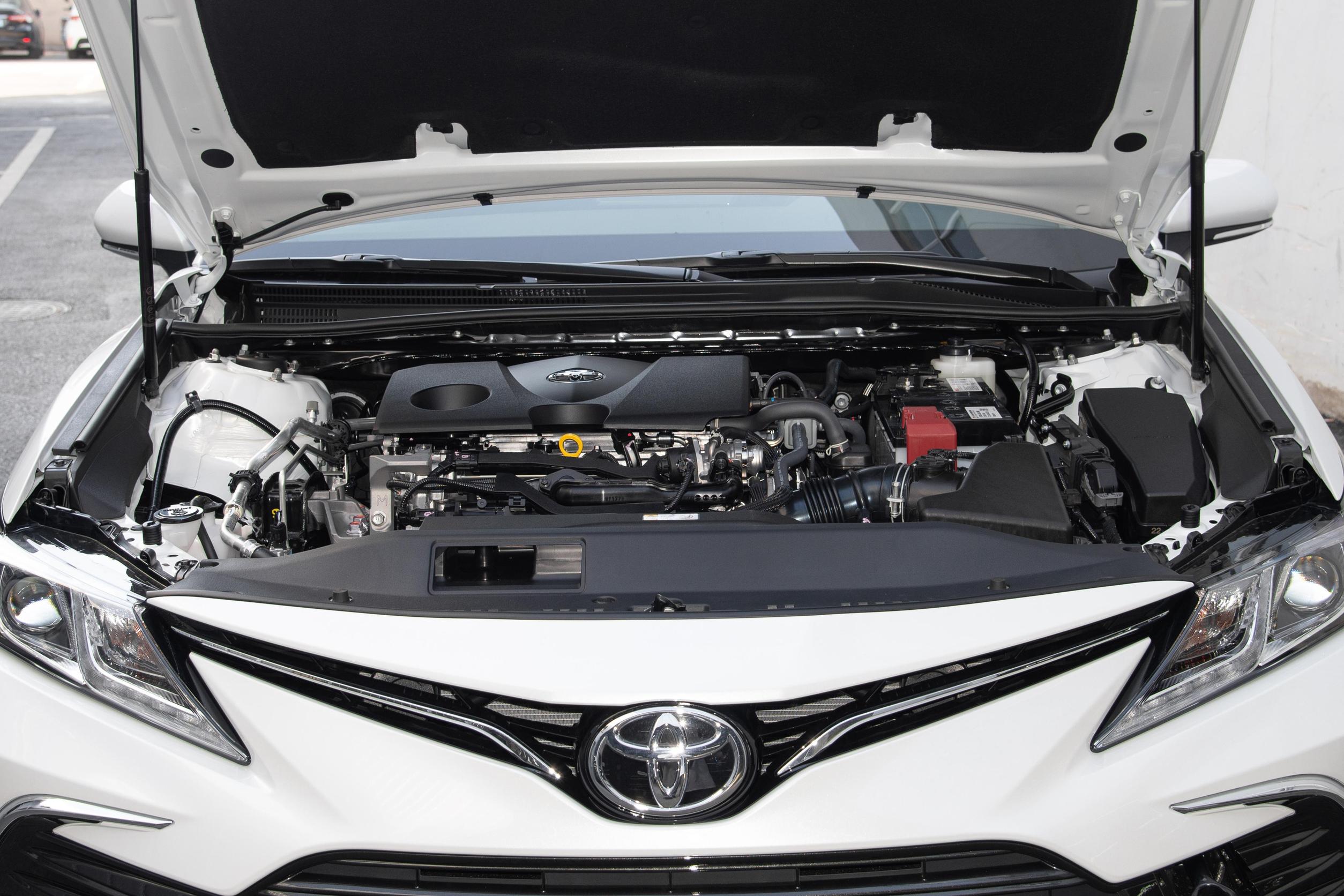 丰田雷凌185tcvt豪华版高速油耗,2.5自吸8at的车丰田凯美瑞